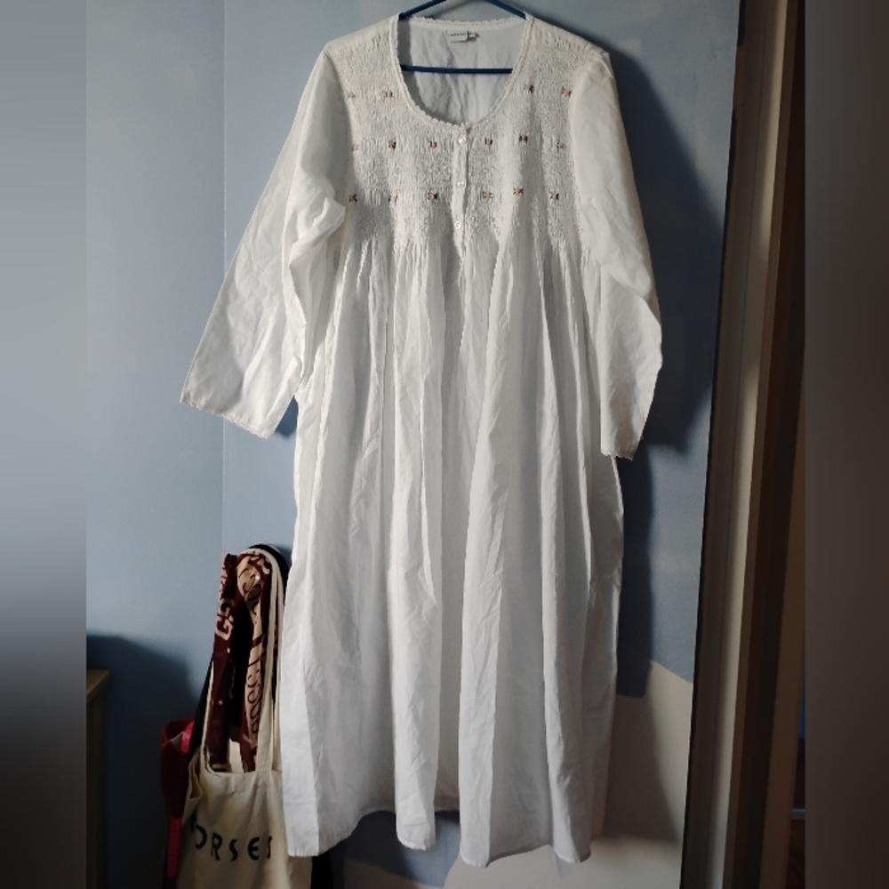 La Maison Douce White Cotton Smocked Rosebud Embroidered Nightgown XL
